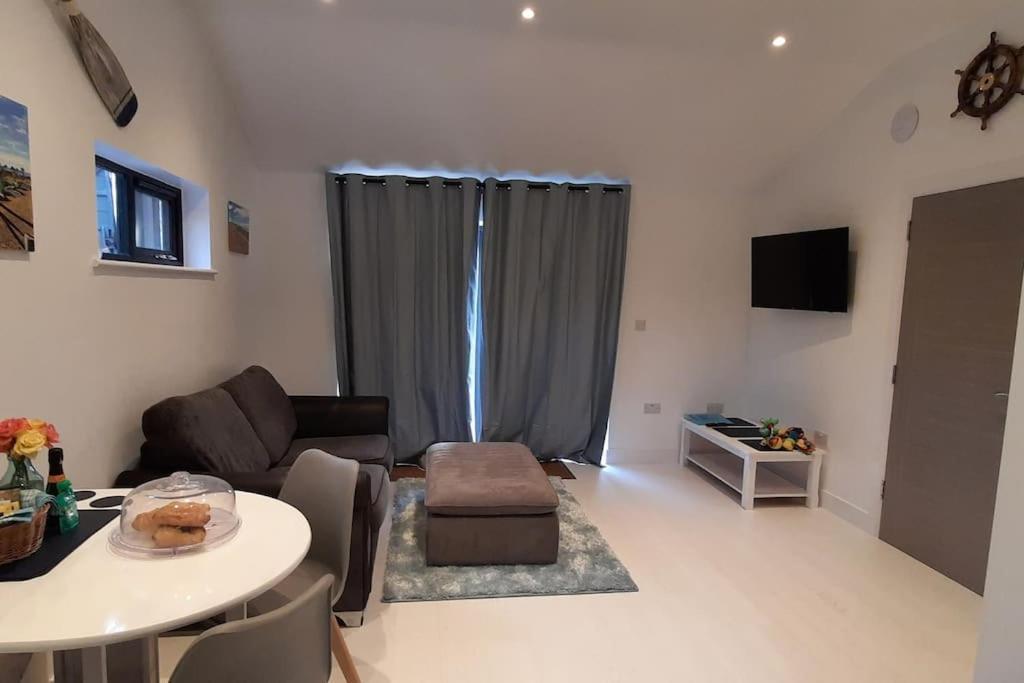 Sycamore Lodge Kent With Ev Zappi Type 2, Swimming Pool For A Fee Sellindge Exterior foto